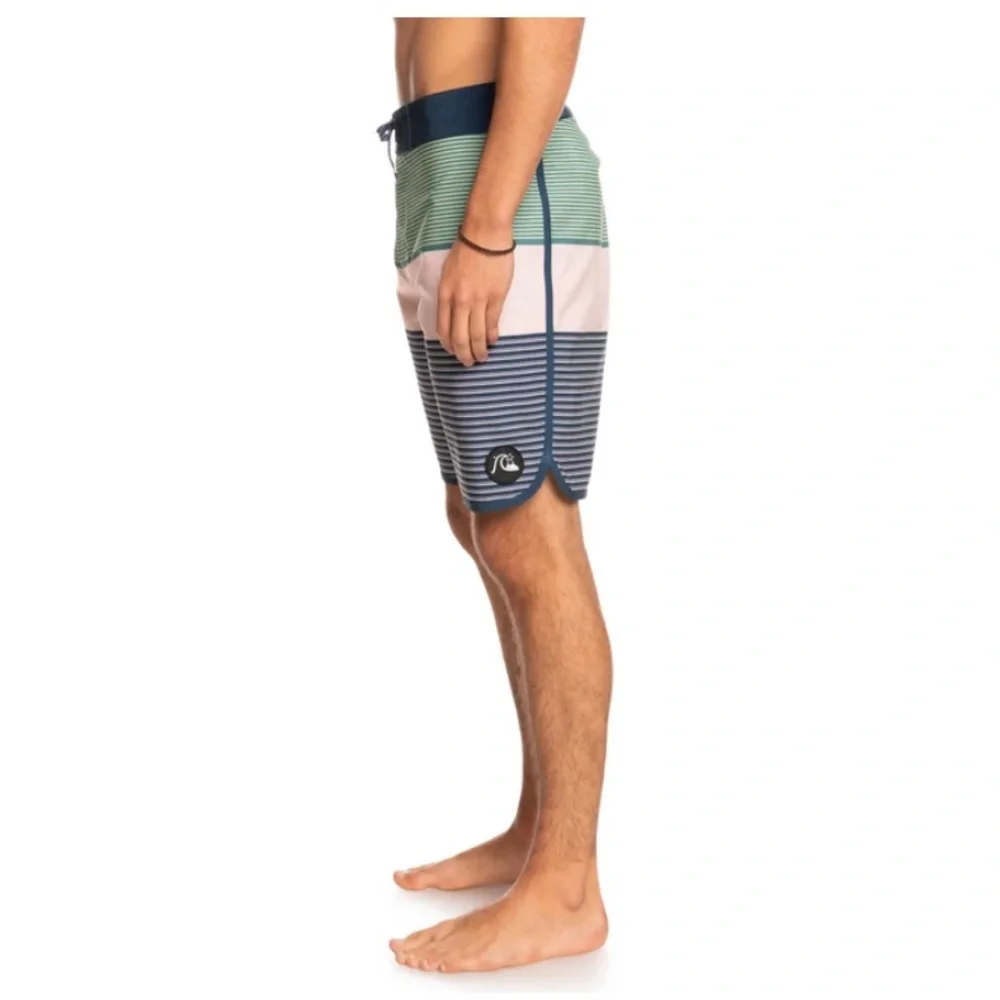 Quiksilver Surfsilk Tijuana 19 Boardshorts-Veiled Rose  28